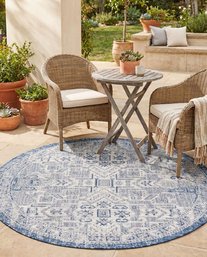 4' x 4' Easy-Clean Aztec Indoor / Outdoor Round Rug