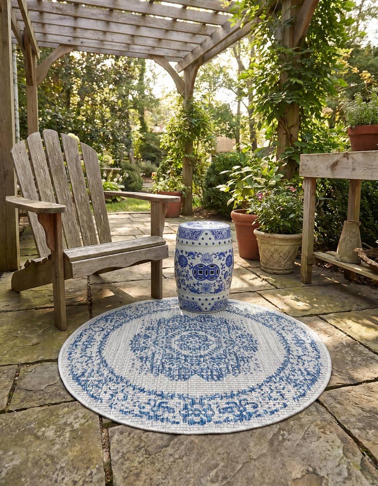 Detail image of 3' x 3' Easy-Clean Traditional Indoor / Outdoor Round Rug