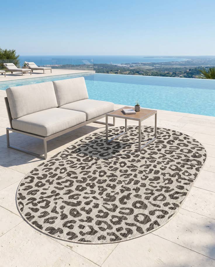 Detail image of 5' 3 x 8' Easy-Clean Safari Indoor / Outdoor Oval Rug