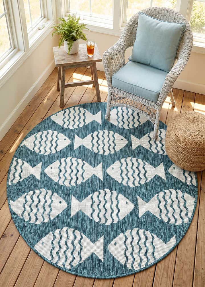 4' 1 x 4' 1 Easy-Clean Coastal Indoor / Outdoor Round Rug