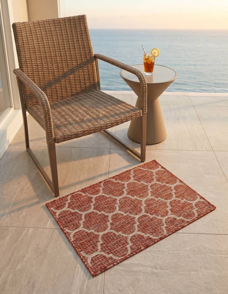 Detail image of 2' x 3' 1 Easy-Clean Trellis Indoor / Outdoor Rug