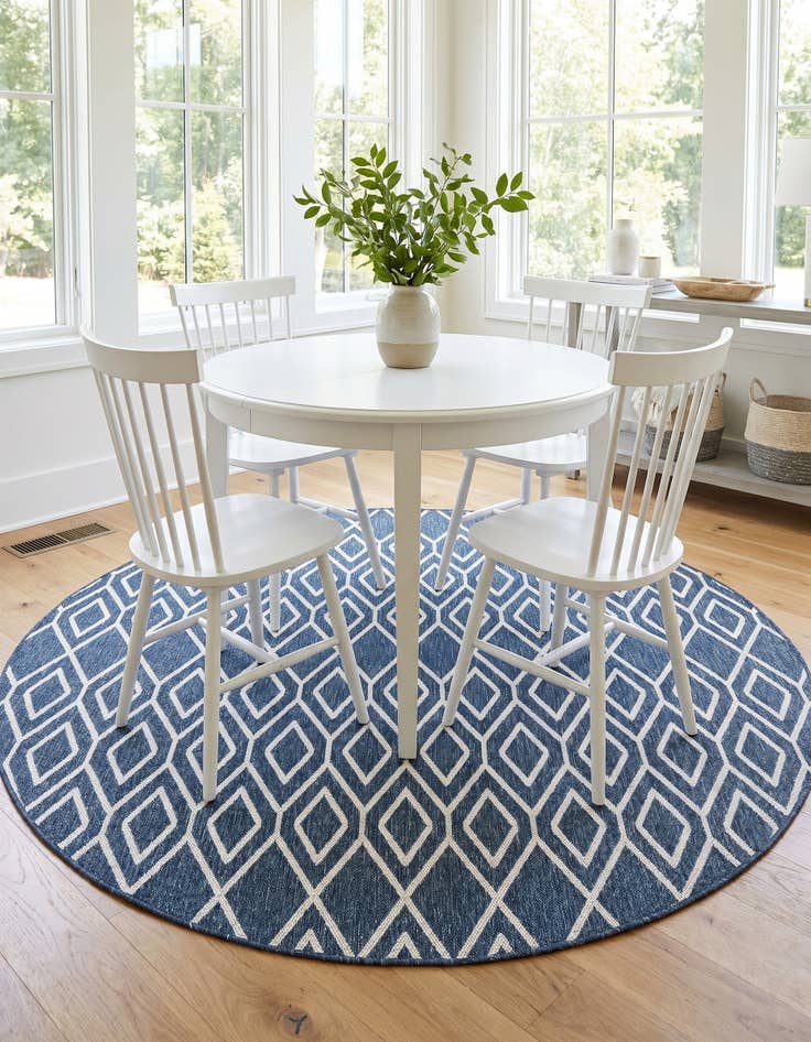 Detail image of 7' x 7' Easy-Clean Jill Zarin Indoor / Outdoor Round Rug