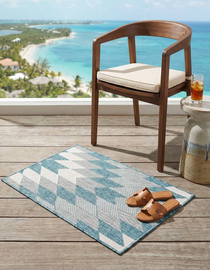 Detail image of 2' x 3' Easy-Clean Modern Indoor / Outdoor Rug