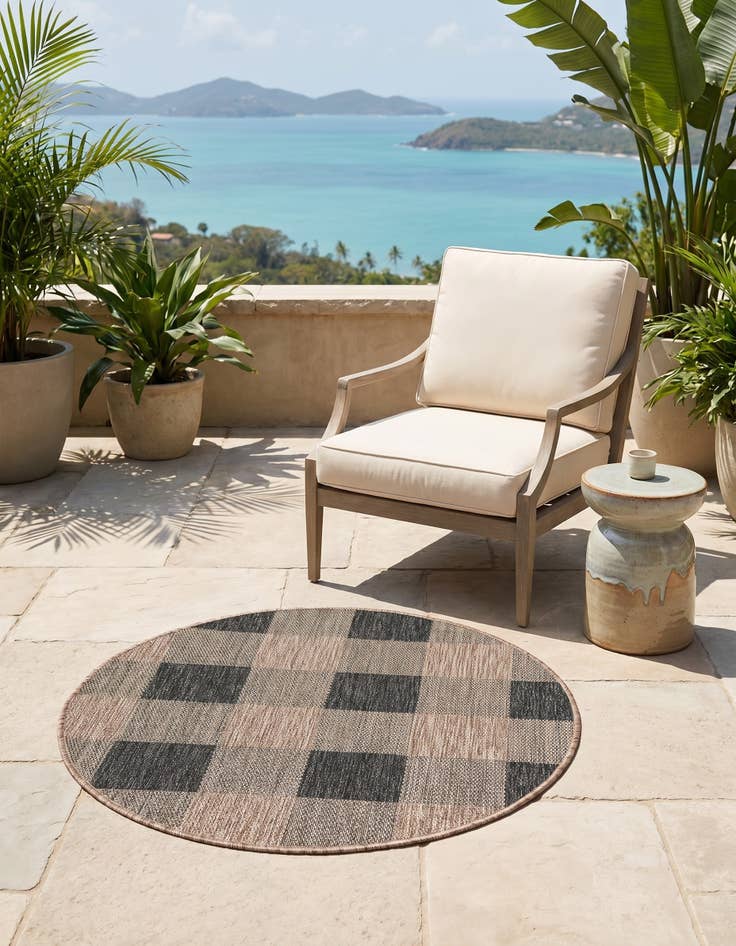 Detail image of 3' x 3' Easy-Clean Checkered Indoor / Outdoor Round Rug