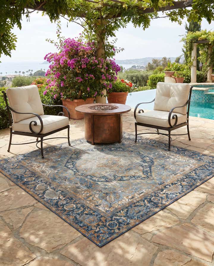 6' x 6' Easy-Clean Traditional Indoor / Outdoor Square Rug
