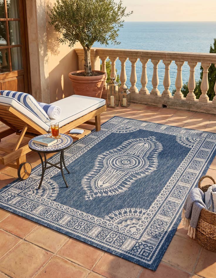Detail image of 4' x 6' Easy-Clean Traditional Indoor / Outdoor Rug