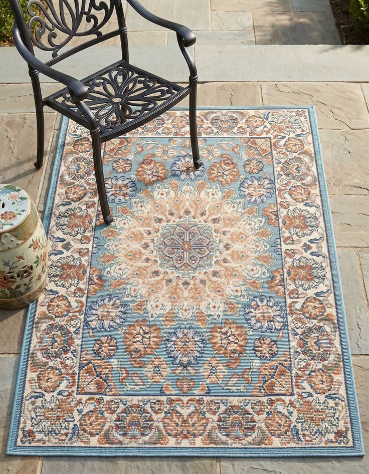 Detail image of 2' x 3' 1 Easy-Clean Traditional Indoor / Outdoor Rug