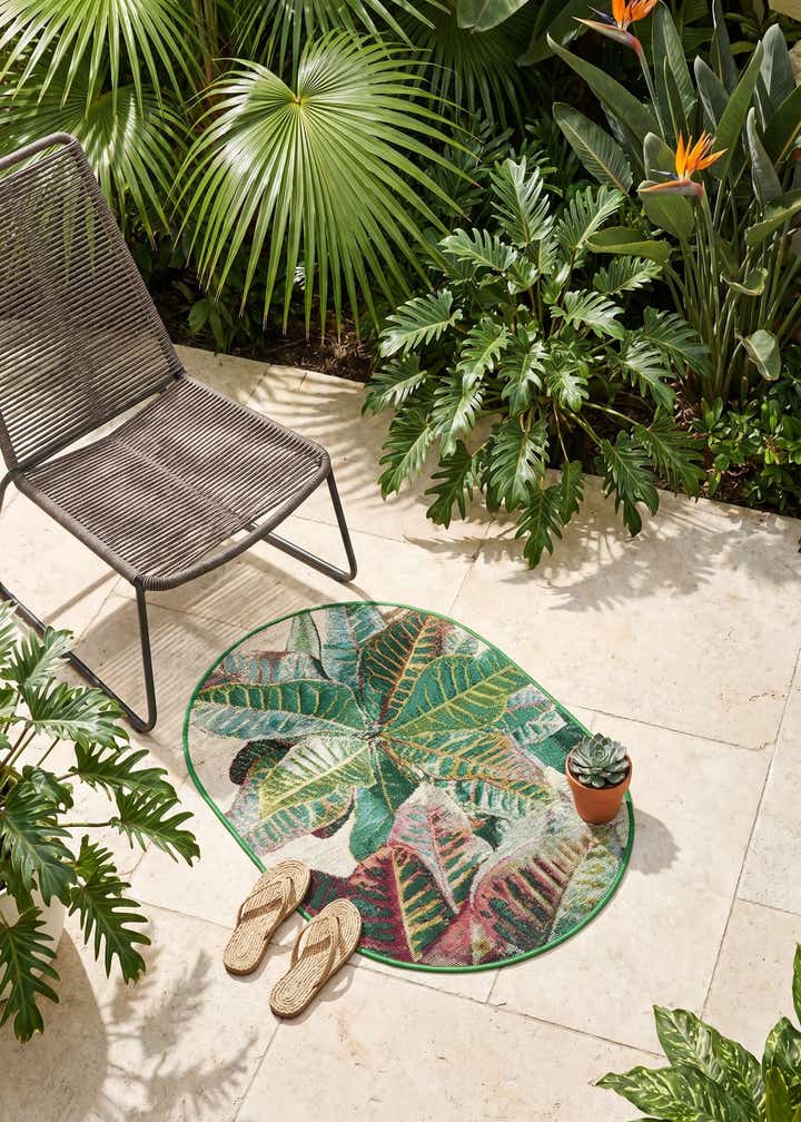 2' x 3' Easy-Clean Botanical Indoor / Outdoor Oval Rug