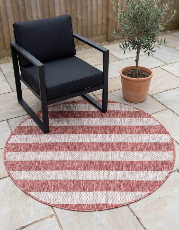 Detail image of 4' x 4' Easy-Clean Striped Indoor / Outdoor Round Rug