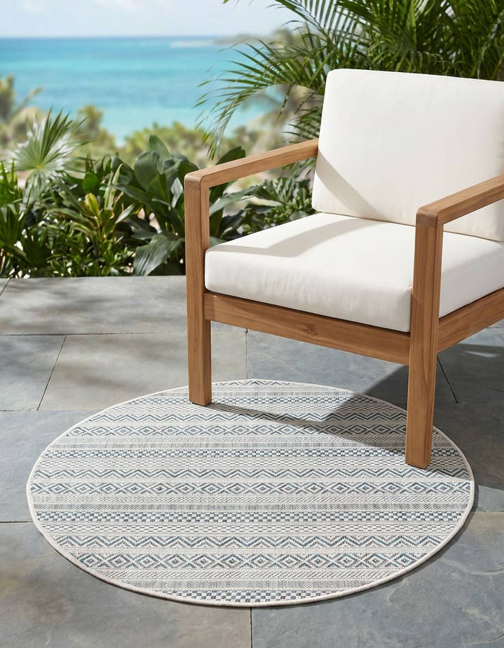 Detail image of 3' x 3' Easy-Clean Ribbon Indoor / Outdoor Round Rug