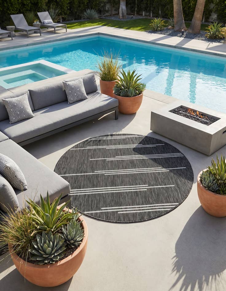 Detail image of 4' x 4' Easy-Clean Modern Indoor / Outdoor Round Rug