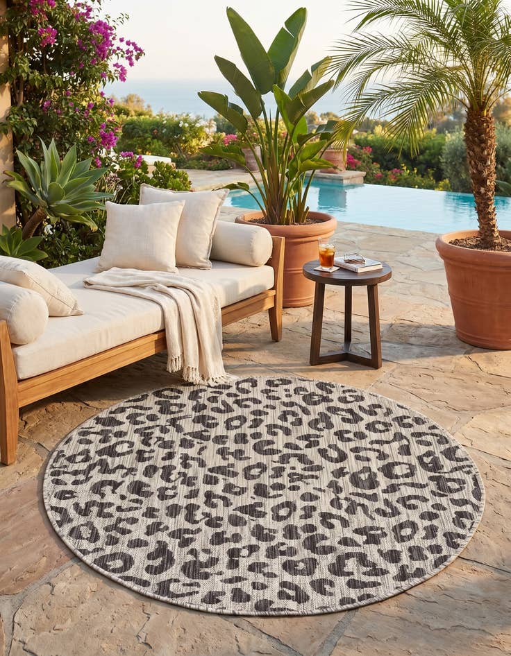 Detail image of 4' x 4' Easy-Clean Safari Indoor / Outdoor Round Rug