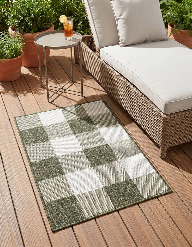 Detail image of 2' x 3' Easy-Clean Checkered Indoor / Outdoor Rug