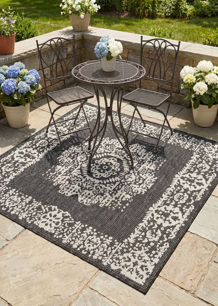 5' 3 x 5' 3 Easy-Clean Traditional Indoor / Outdoor Square Rug