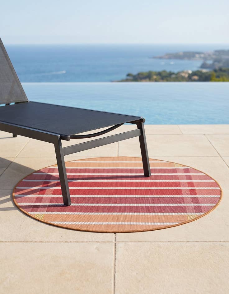 Detail image of 3' x 3' Easy-Clean Striped Indoor / Outdoor Round Rug