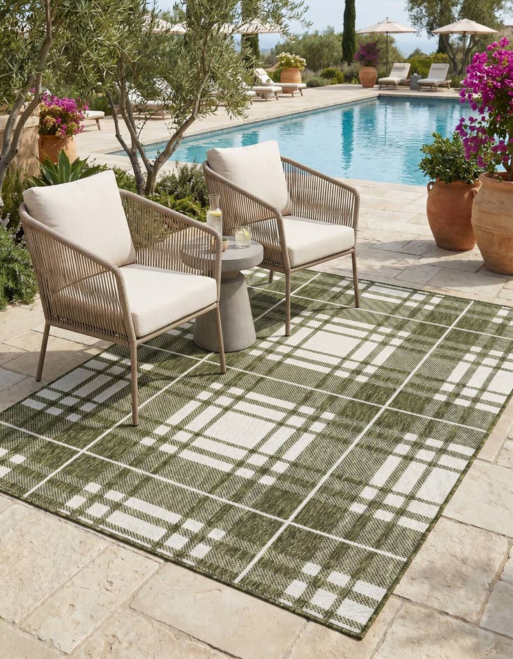 Detail image of 4' x 6' Easy-Clean Checkered Indoor / Outdoor Rug