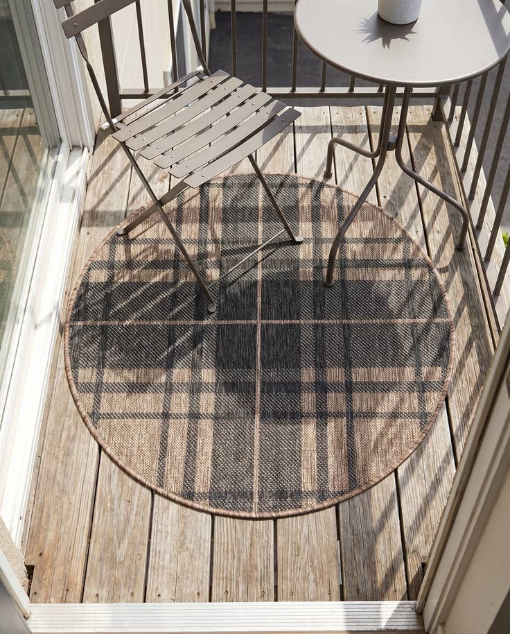 Detail image of 3' x 3' Easy-Clean Checkered Indoor / Outdoor Round Rug
