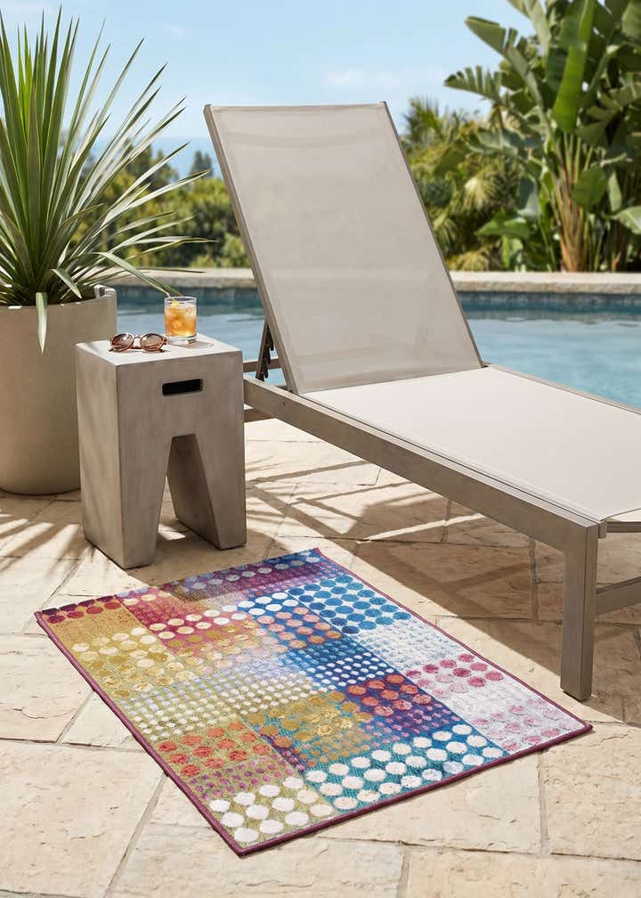 2' x 3' Easy-Clean Modern Indoor / Outdoor Rug