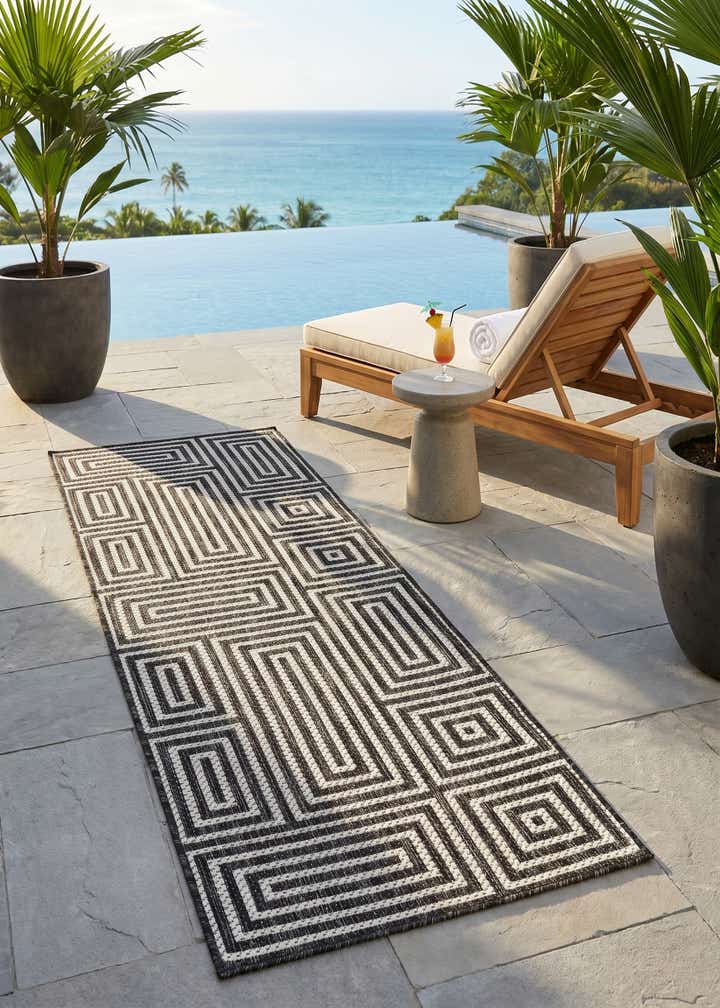 2' x 6' Easy-Clean Modern Indoor / Outdoor Runner Rug