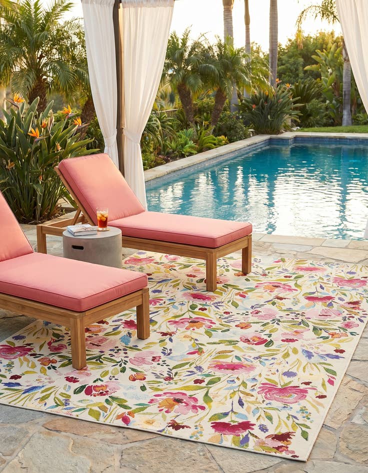 Detail image of 6' x 9' Easy-Clean Botanical Indoor / Outdoor Rug
