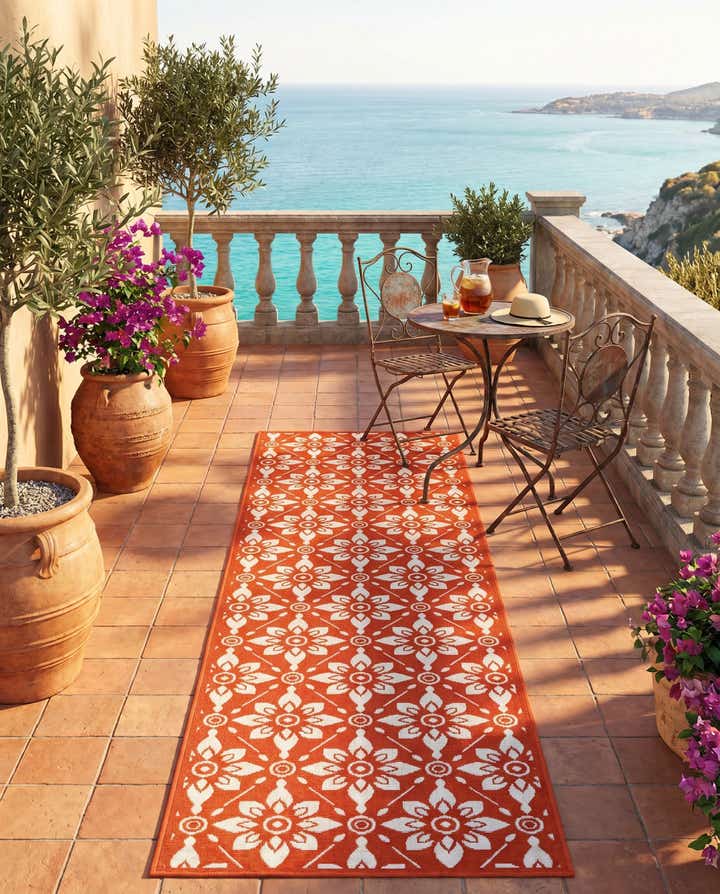 2' 7 x 10' Easy-Clean Trellis Indoor / Outdoor Runner Rug