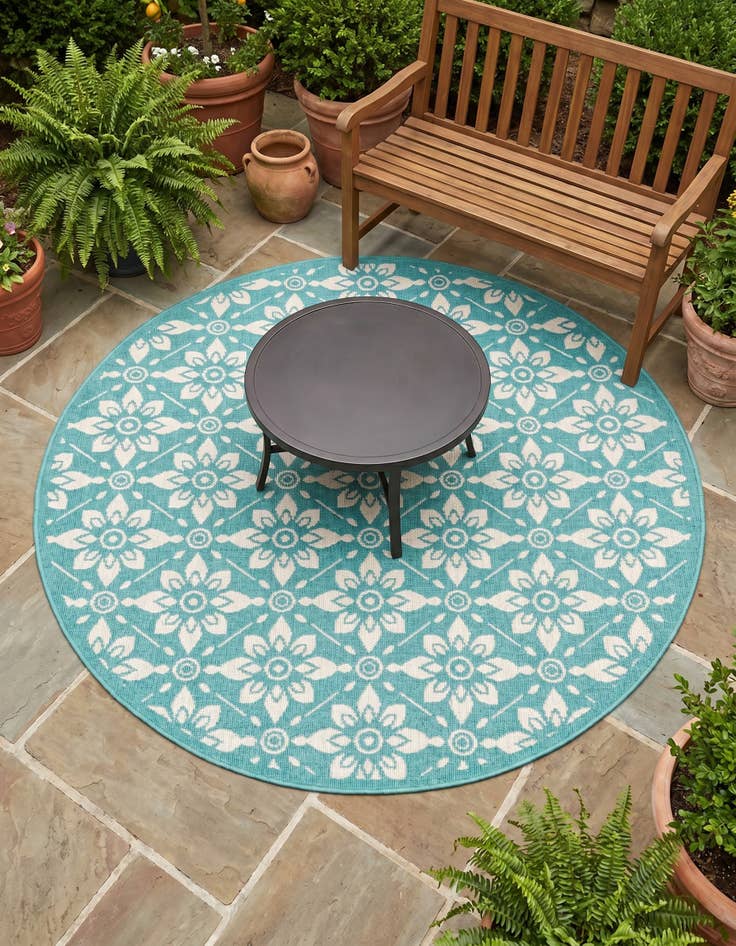 Detail image of 5' x 5' Easy-Clean Trellis Indoor / Outdoor Round Rug
