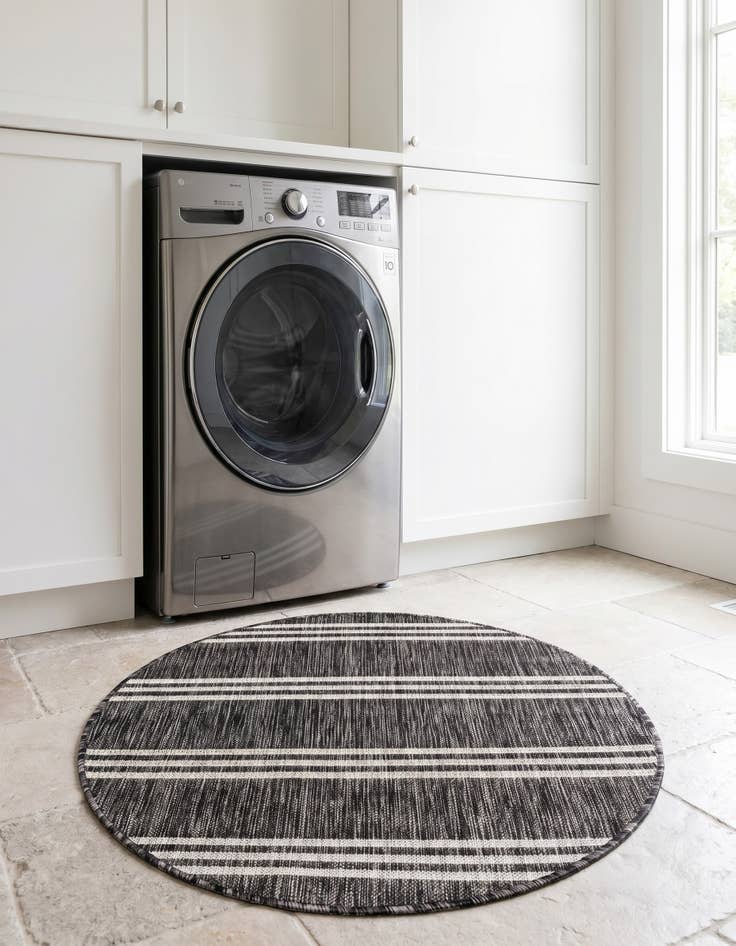 Detail image of 3' x 3' Easy-Clean Jill Zarin Anguilla Indoor / Outdoor Round Rug