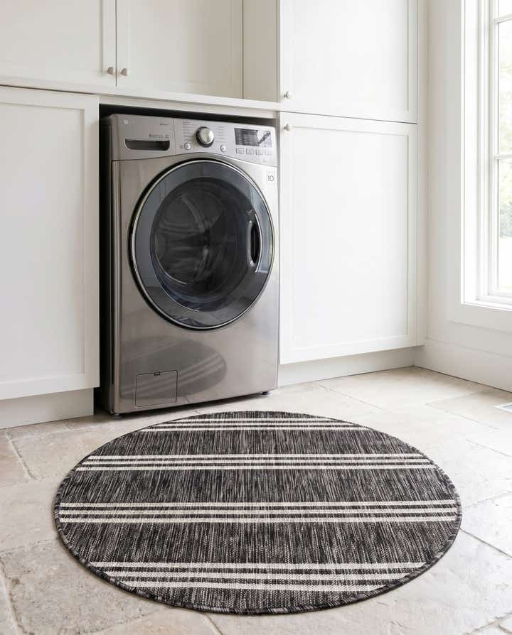 3' x 3' Easy-Clean Jill Zarin Anguilla Indoor / Outdoor Round Rug