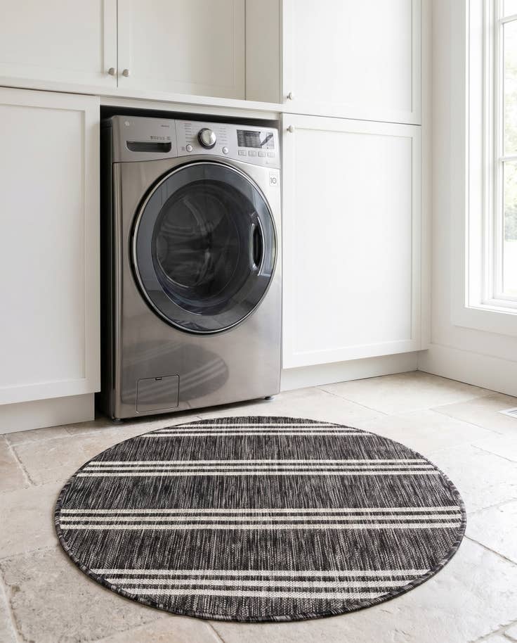 Detail image of 3' x 3' Easy-Clean Jill Zarin Anguilla Indoor / Outdoor Round Rug