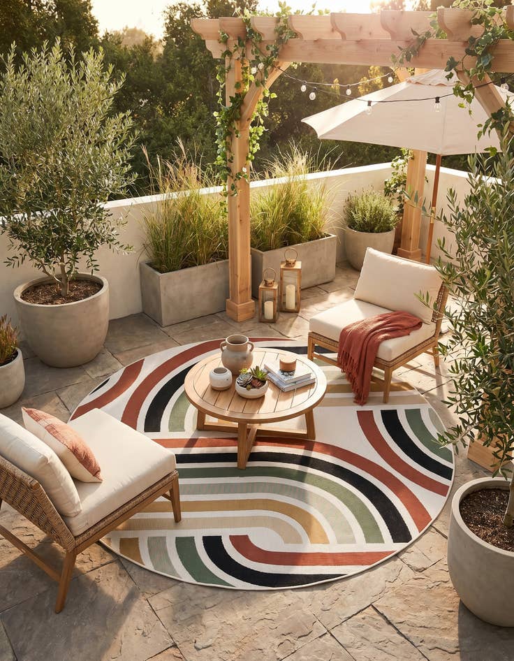 Detail image of 7' 10 x 7' 10 Easy-Clean Modern Indoor / Outdoor Round Rug