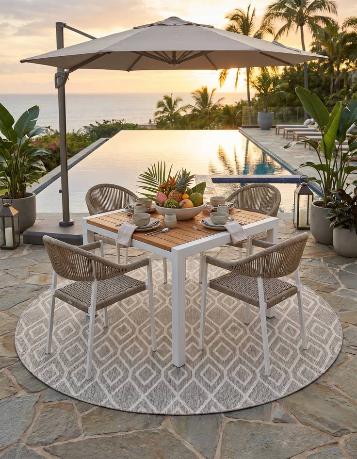 Detail image of 7' x 7' Easy-Clean Jill Zarin Turks and Caicos Indoor / Outdoor Round Rug