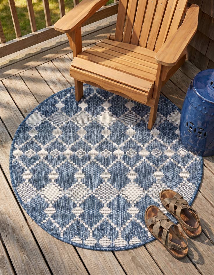Detail image of 3' x 3' Easy-Clean Trellis Indoor / Outdoor Round Rug