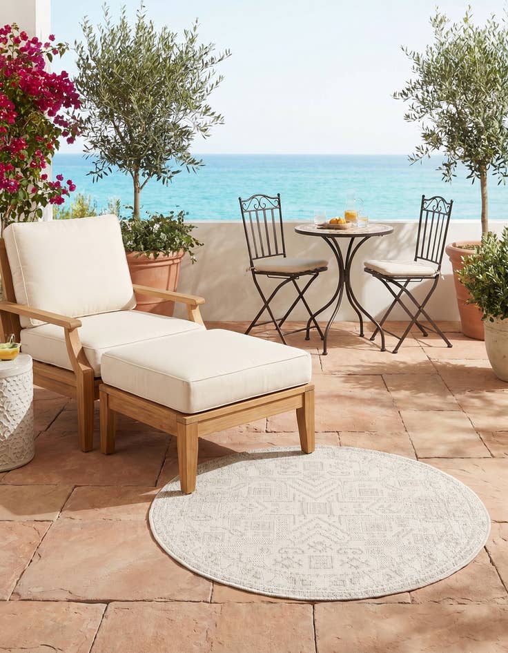 Detail image of 3' x 3' Easy-Clean Aztec Indoor / Outdoor Round Rug