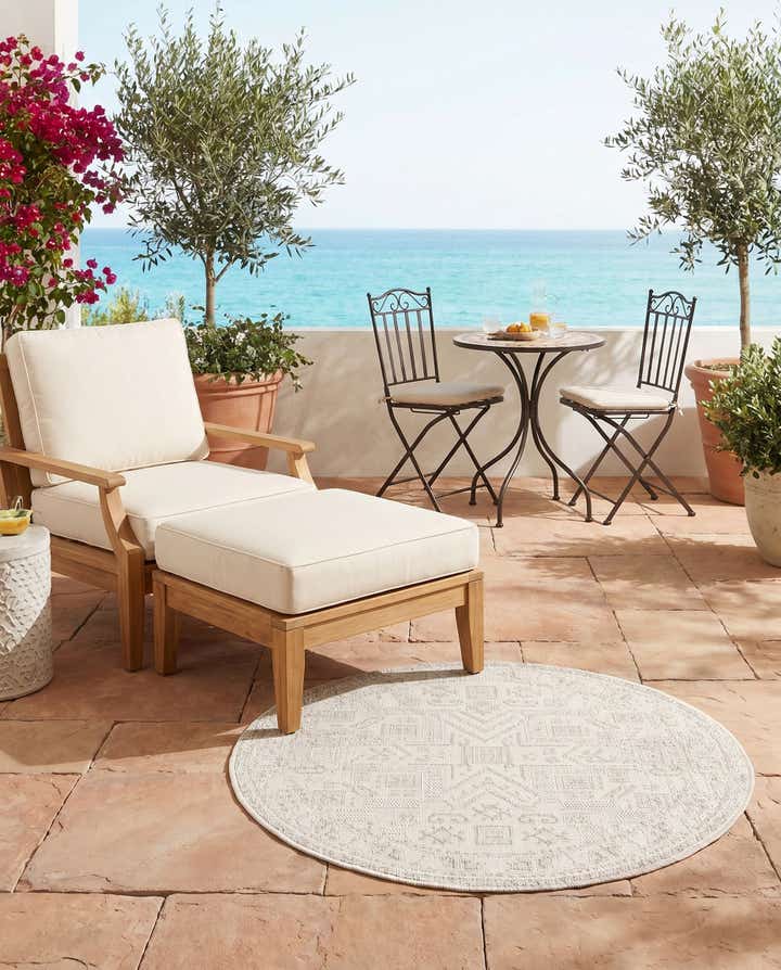 3' x 3' Easy-Clean Aztec Indoor / Outdoor Round Rug