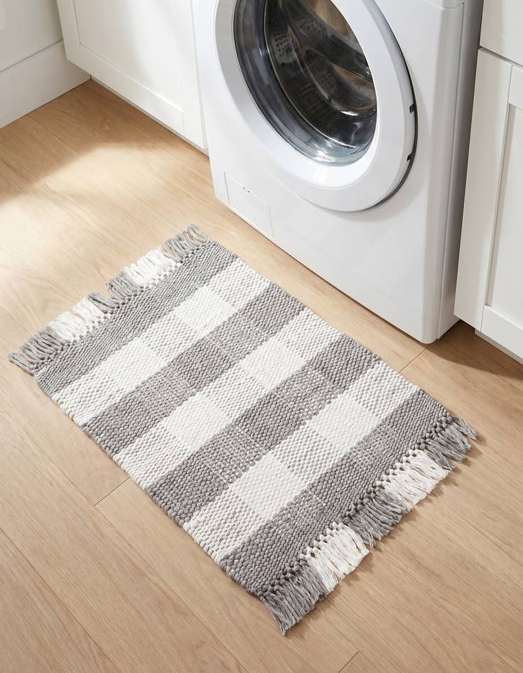 Detail image of 2' 2 x 3' Easy-Clean Eco Plaid Washable Indoor / Outdoor Rug