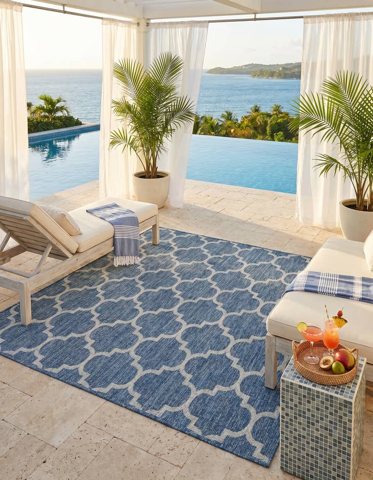 Detail image of 7' 10 x 7' 10 Easy-Clean Lattice Indoor / Outdoor Square Rug