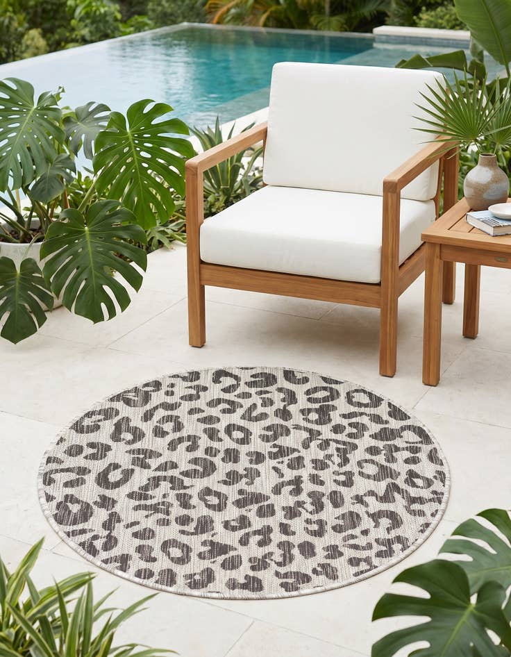 Detail image of 3' x 3' Easy-Clean Safari Indoor / Outdoor Round Rug