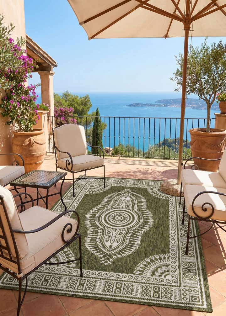 5' 3 x 7' Easy-Clean Traditional Indoor / Outdoor Rug