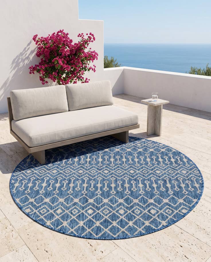 Detail image of 5' 3 x 5' 3 Easy-Clean Lattice Indoor / Outdoor Round Rug