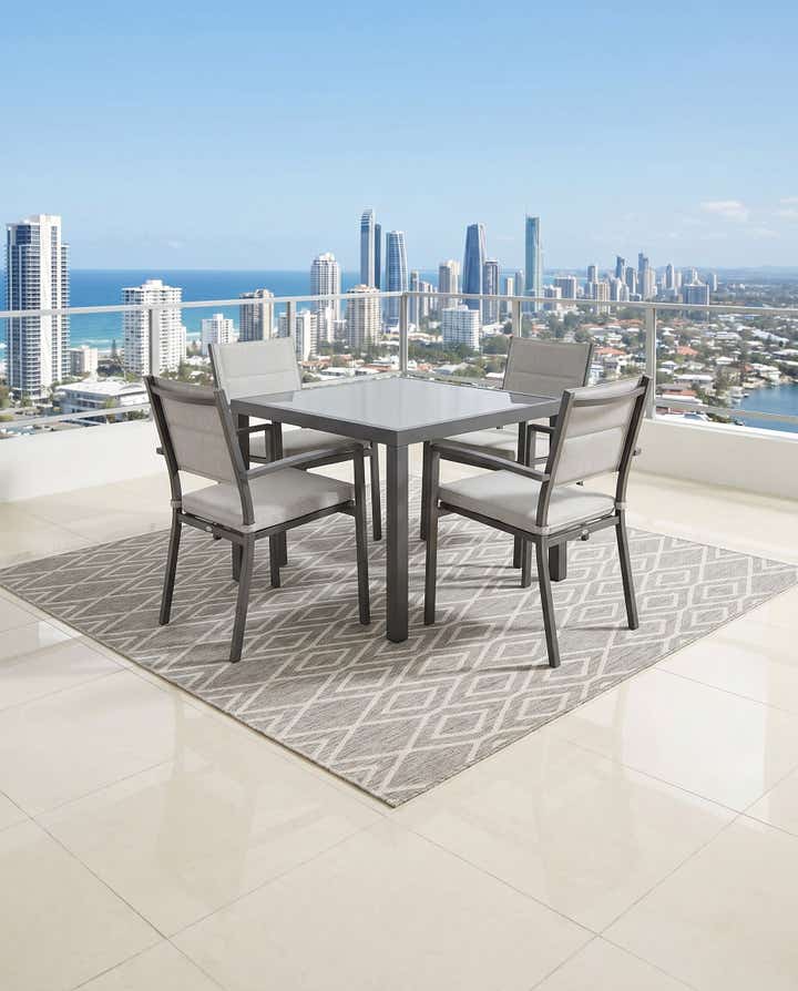 7' 10 x 7' 10 Easy-Clean Jill Zarin Turks and Caicos Indoor / Outdoor Square Rug
