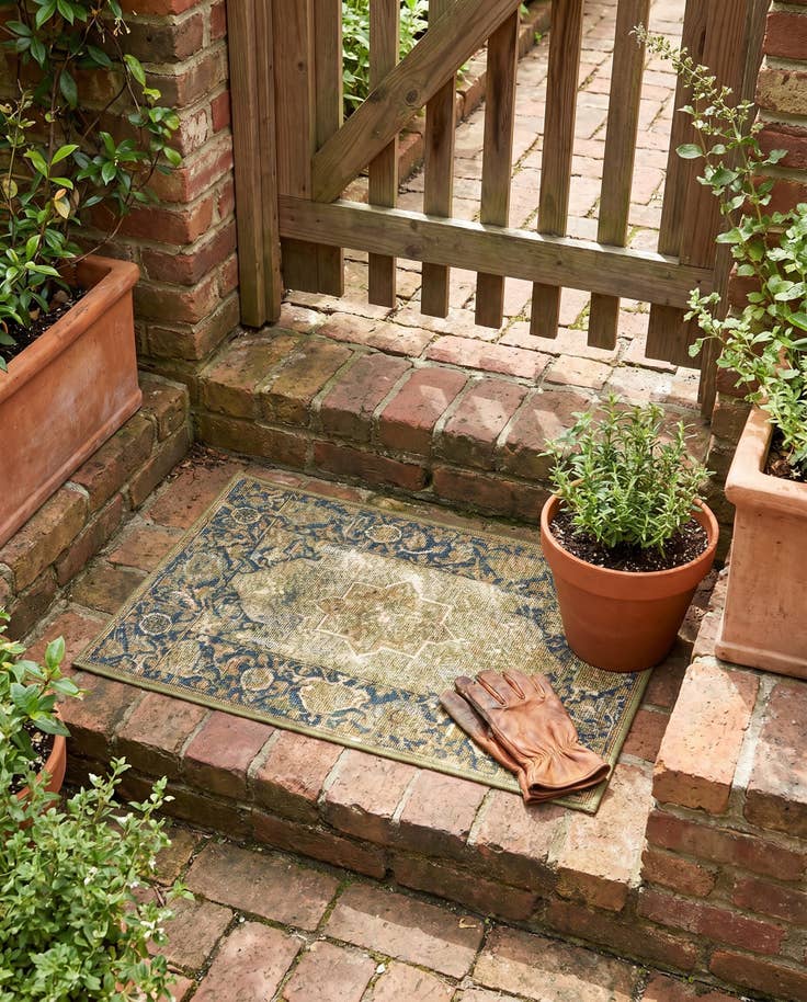 Detail image of 2' x 3' Easy-Clean Traditional Indoor / Outdoor Rug