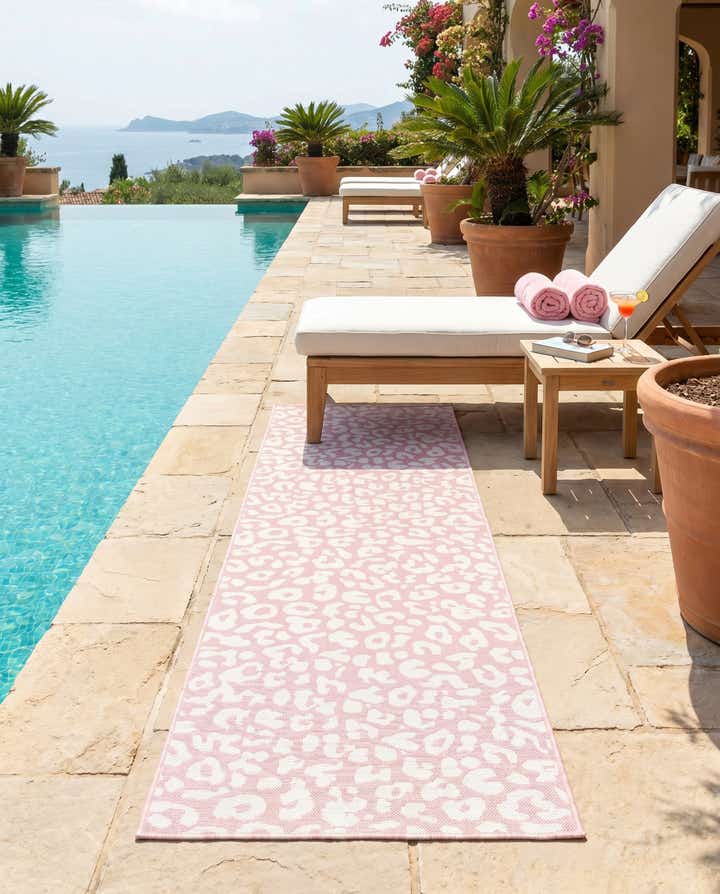 2' 7 x 10' Easy-Clean Safari Indoor / Outdoor Runner Rug