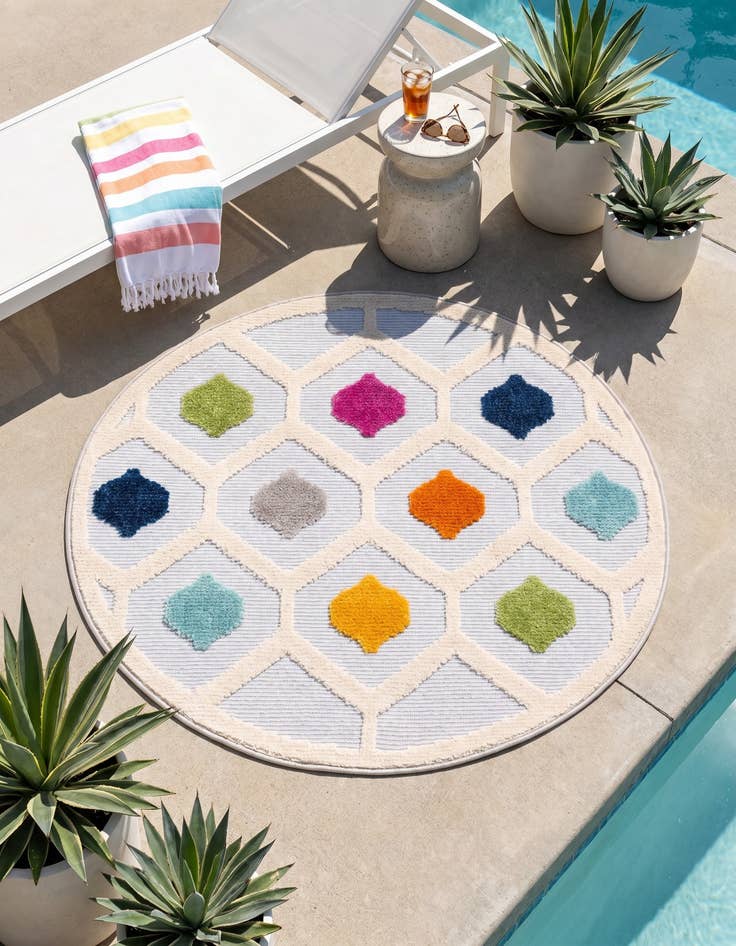 Detail image of 3' 3 x 3' 3 Easy-Clean Aruba Indoor / Outdoor Round Rug