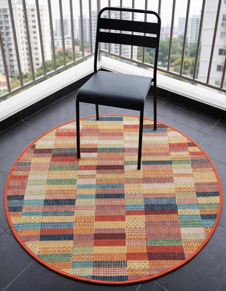 Detail image of 3' 3 x 3' 3 Easy-Clean Baja Indoor / Outdoor Round Rug