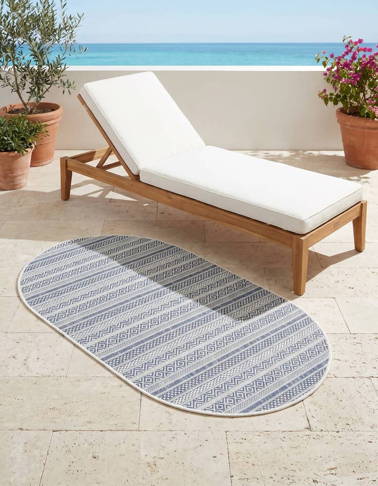 Detail image of 3' x 5' 3 Easy-Clean Ribbon Indoor / Outdoor Oval Rug