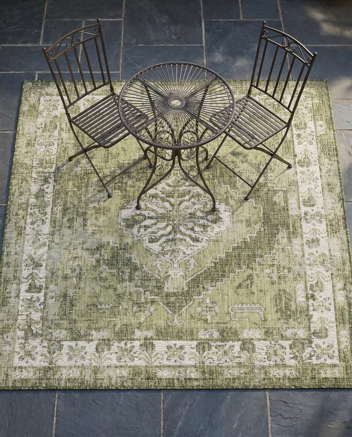 5' 3 x 5' 3 Easy-Clean Traditional Indoor / Outdoor Square Rug