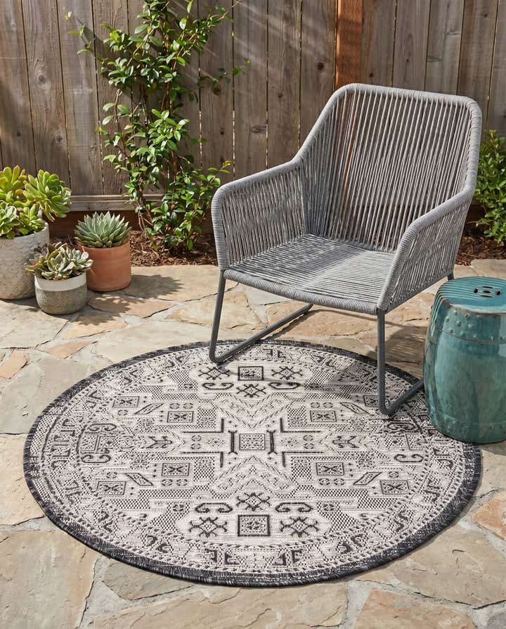 3' x 3' Easy-Clean Aztec Indoor / Outdoor Round Rug