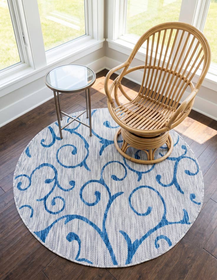Detail image of 4' x 4' Easy-Clean Botanical Indoor / Outdoor Round Rug