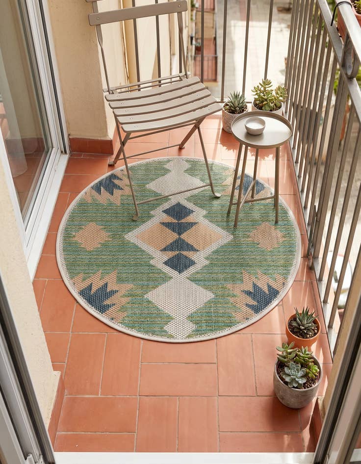 Detail image of 3' 3 x 3' 3 Easy-Clean Baja Indoor / Outdoor Round Rug