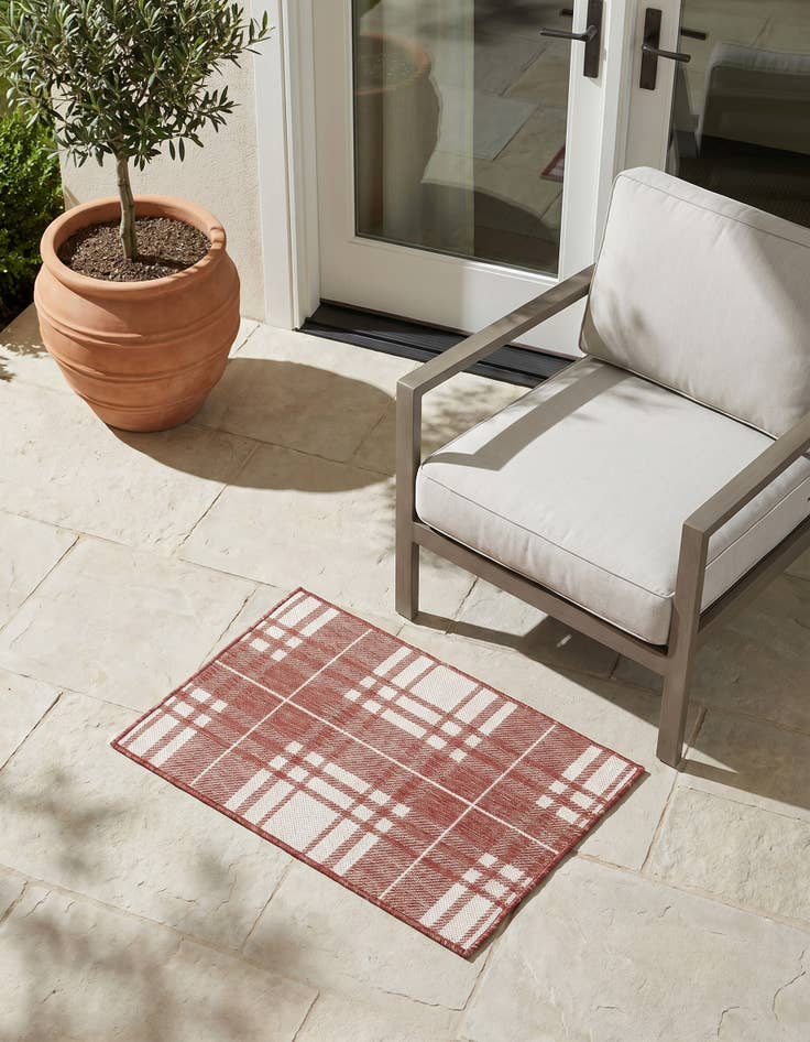 Detail image of 2' x 3' Easy-Clean Checkered Indoor / Outdoor Rug